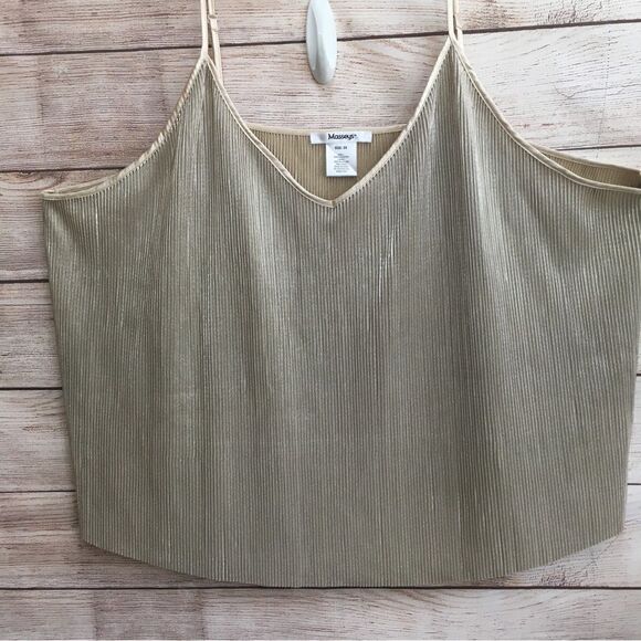 MASSEY’S LOUNGE SET IN GOLD - Picture 6 of 12